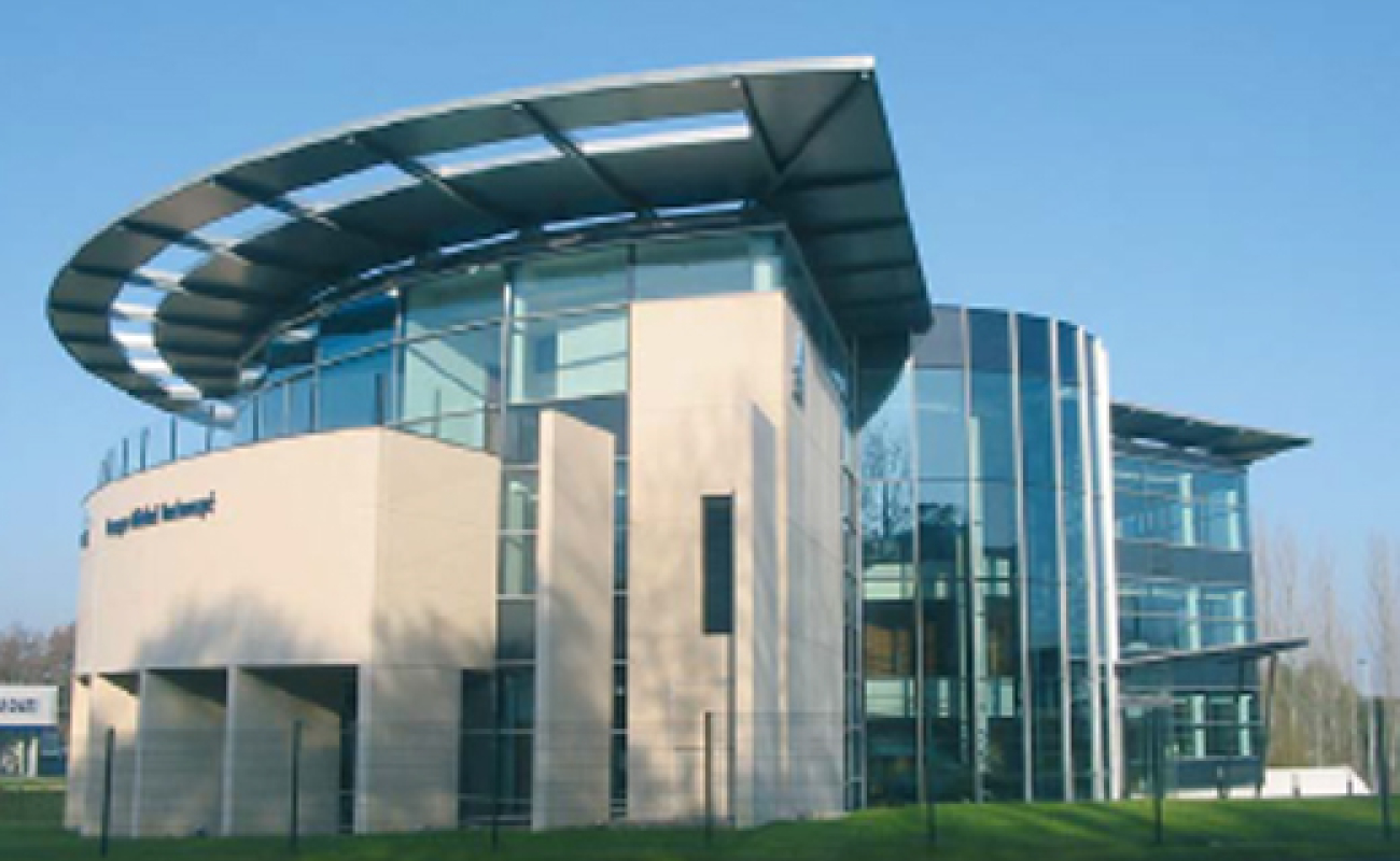 Climatisation réversible de 2100 m2 de bureaux avec “deux tubes”
