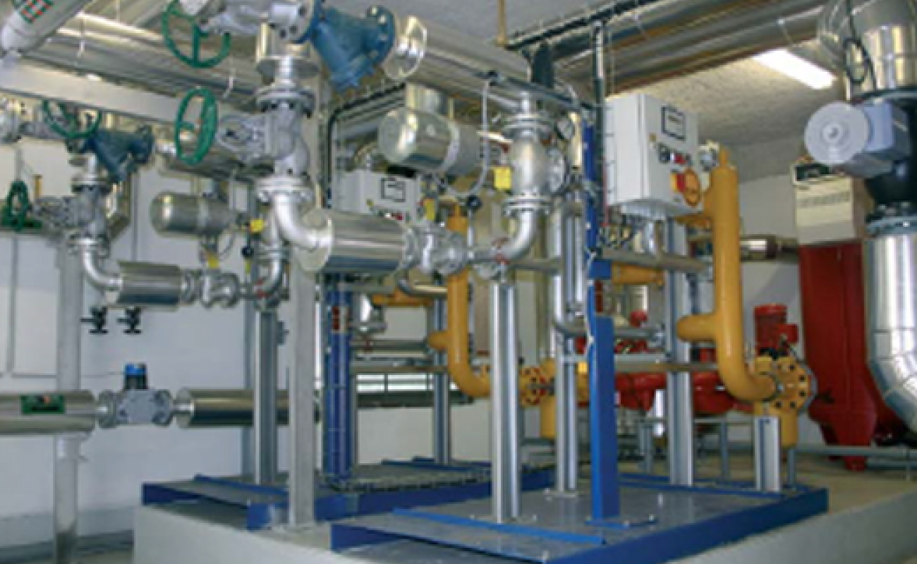 Sous-station eau surchauffée : l'hydro-éjecteur remplace avantageusement la vanne deux voies