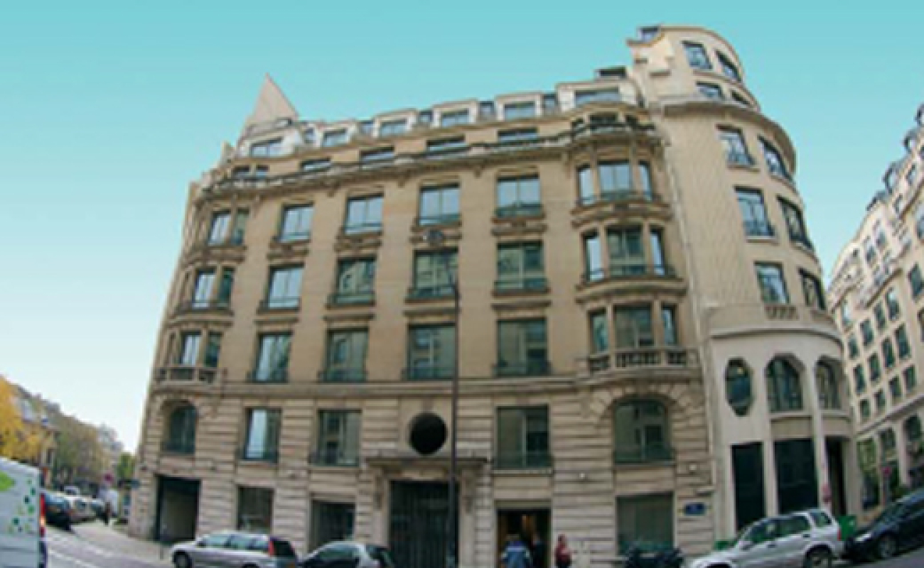 Paris : 3 500 m2 de plafonds chauffants-rafraîchissants 4 tubes
