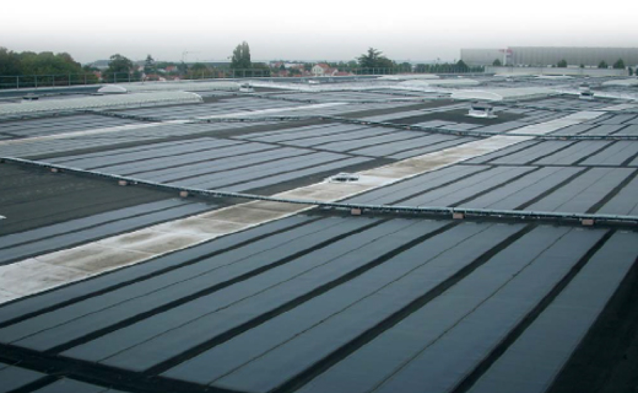 Une centrale photovoltaïque en toiture rénovée