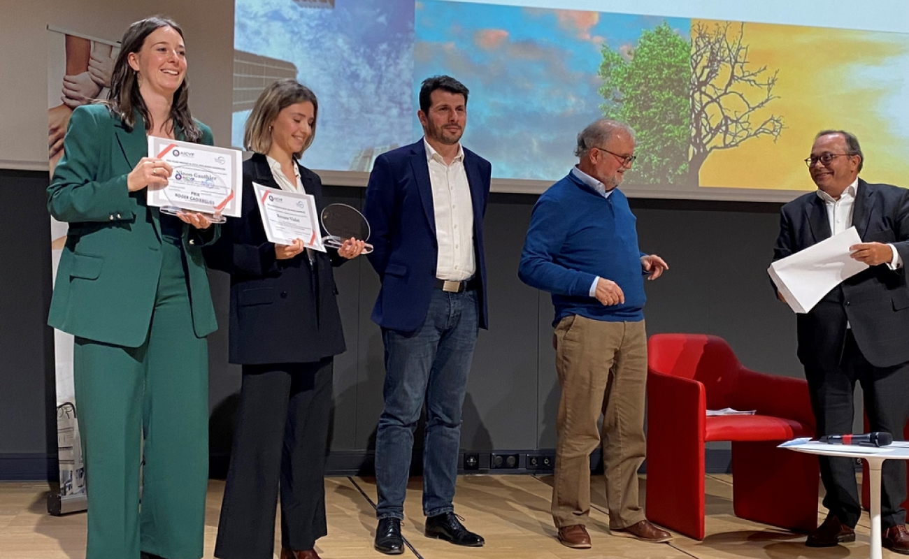 Ninon Gauthier et Roxane Vialat recevant leur prix