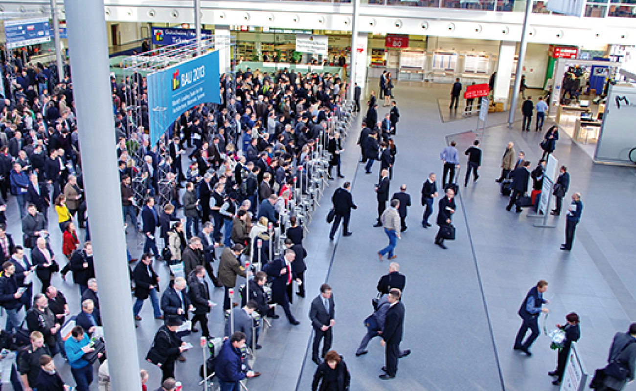 Salon BAU 2013 à Munich : le clos-couvert absorbe le génie climatique