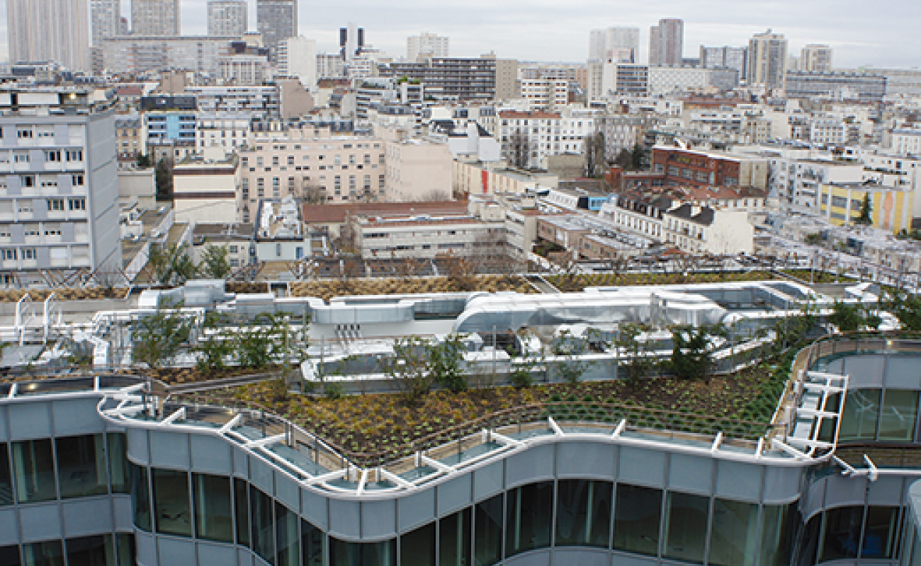 Immeuble T8 à Paris-Tolbiac : pompes suspendues pour un «immeuble suspendu»