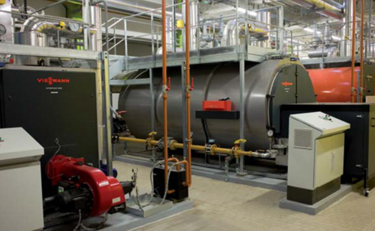 La chaufferie compte maintenant deux chaudières de 3,6 MW d’un rendement standard, et deux chaudières basse température, de 2,8 et 1 MW.